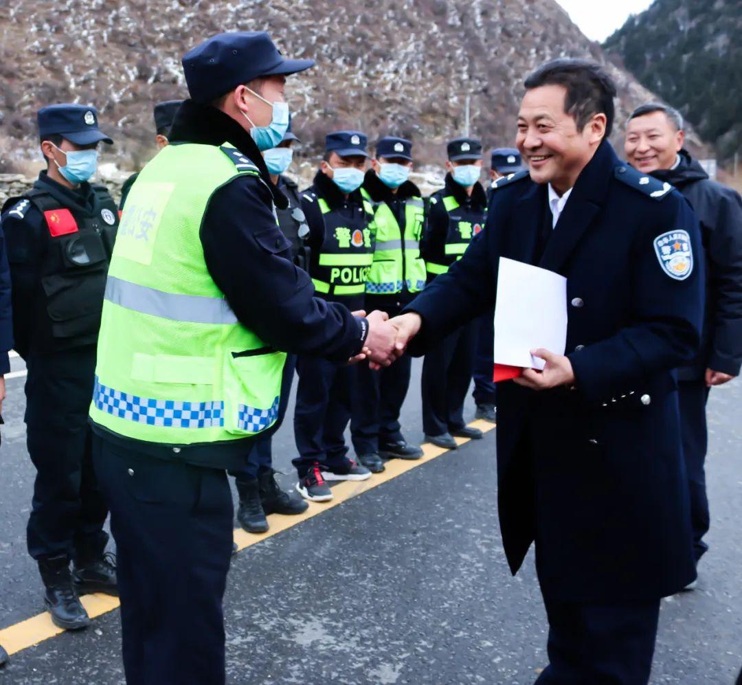 甘孜县公安局推进警务现代化项目，提升社会治安水平